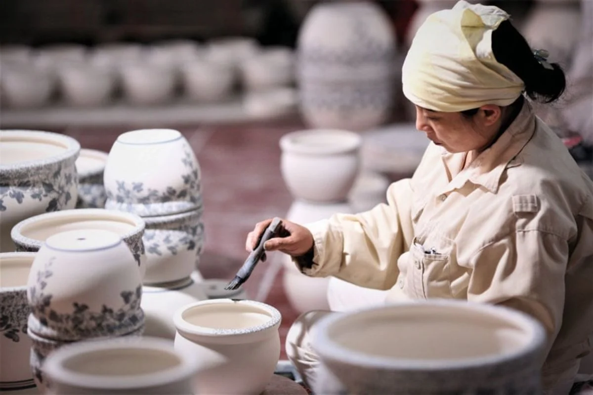 Cycling Trip Hanoi Bat Trang Ceramic Village 1 Day